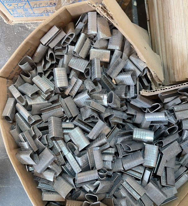 Bọ sắt , chốt đai ( Latching belts )