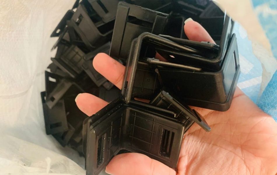 Bọ sắt , chốt đai ( Latching belts )